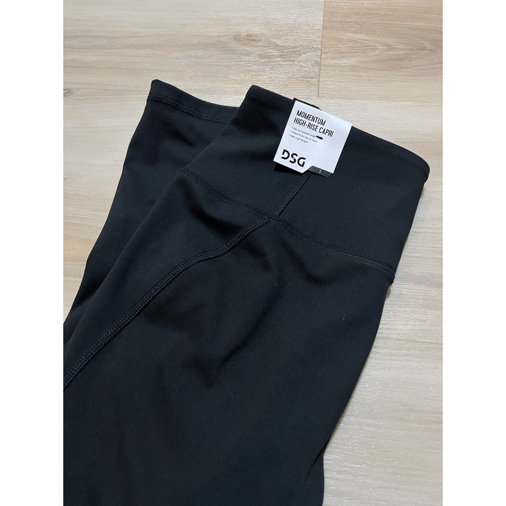 NWT DSG Momentum Black High Rise Capri Leggings Women's Size Small Cropped